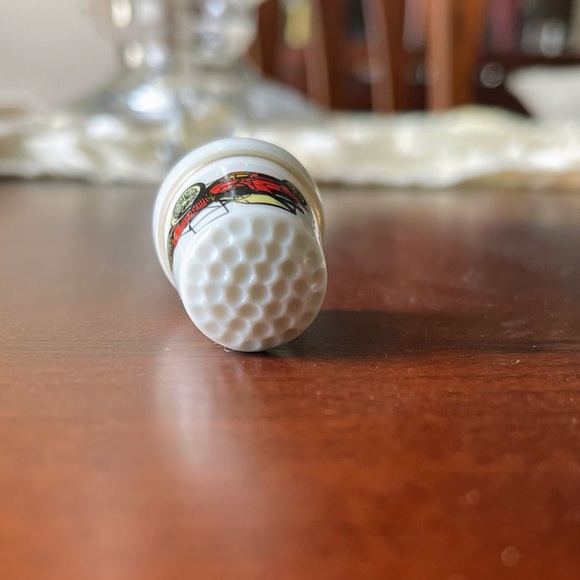 Pioneer Village Porcelain Red Truck Vehicle Collector's Thimble - Picture 4 of 5